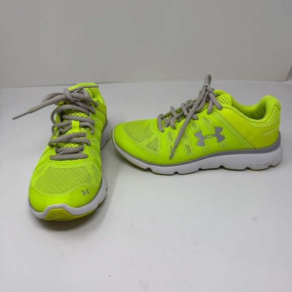 Under Armour Women's Micro G II Pulse Low Top Running Athletic Sneakers Neon 6 - Picture 1 of 5